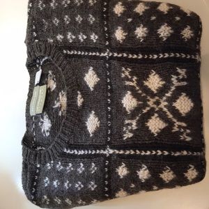 Liz Claiborne sweater  100% Shetland Wool  . Warm / Cozy / Soft   Small.